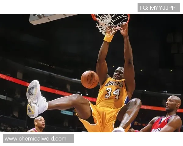 欧文与姚明的篮球传奇对决:技术与身高的巅峰较量 欧文与姚明的篮球传奇对决:技术与身高的巅峰较量